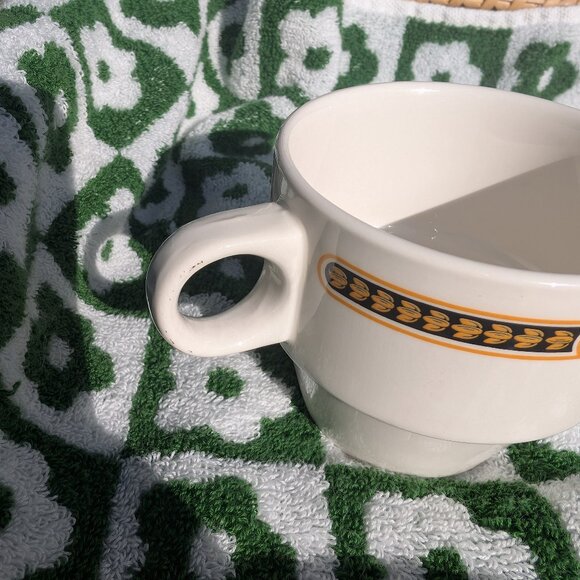 Vintage 1970s  ART DECO styled tea cup with loop handle - Picture 2 of 4